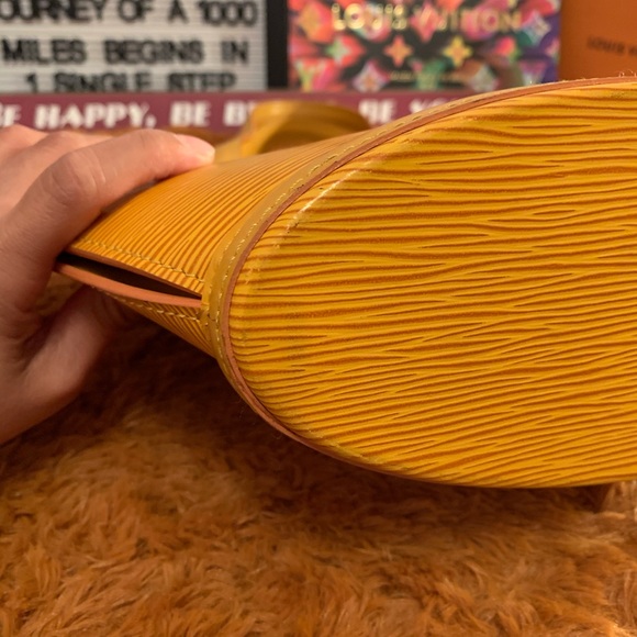 💯 Authentic LV Epi Leather Saint Jacques - Picture 3 of 16